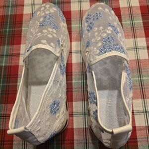 Lace Floral Slip-On Sneakers - White and Blue